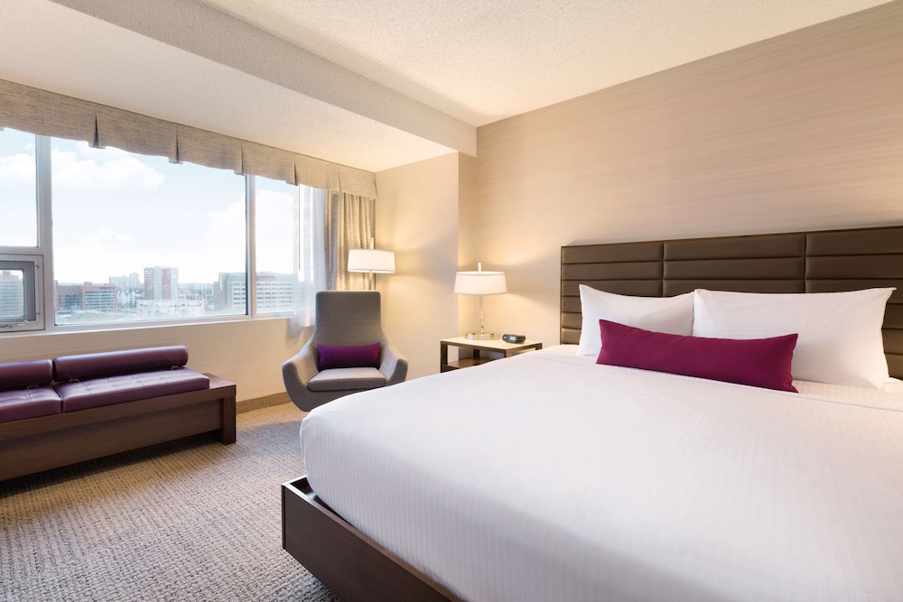 Coast Edmonton Plaza Hotel 9/41