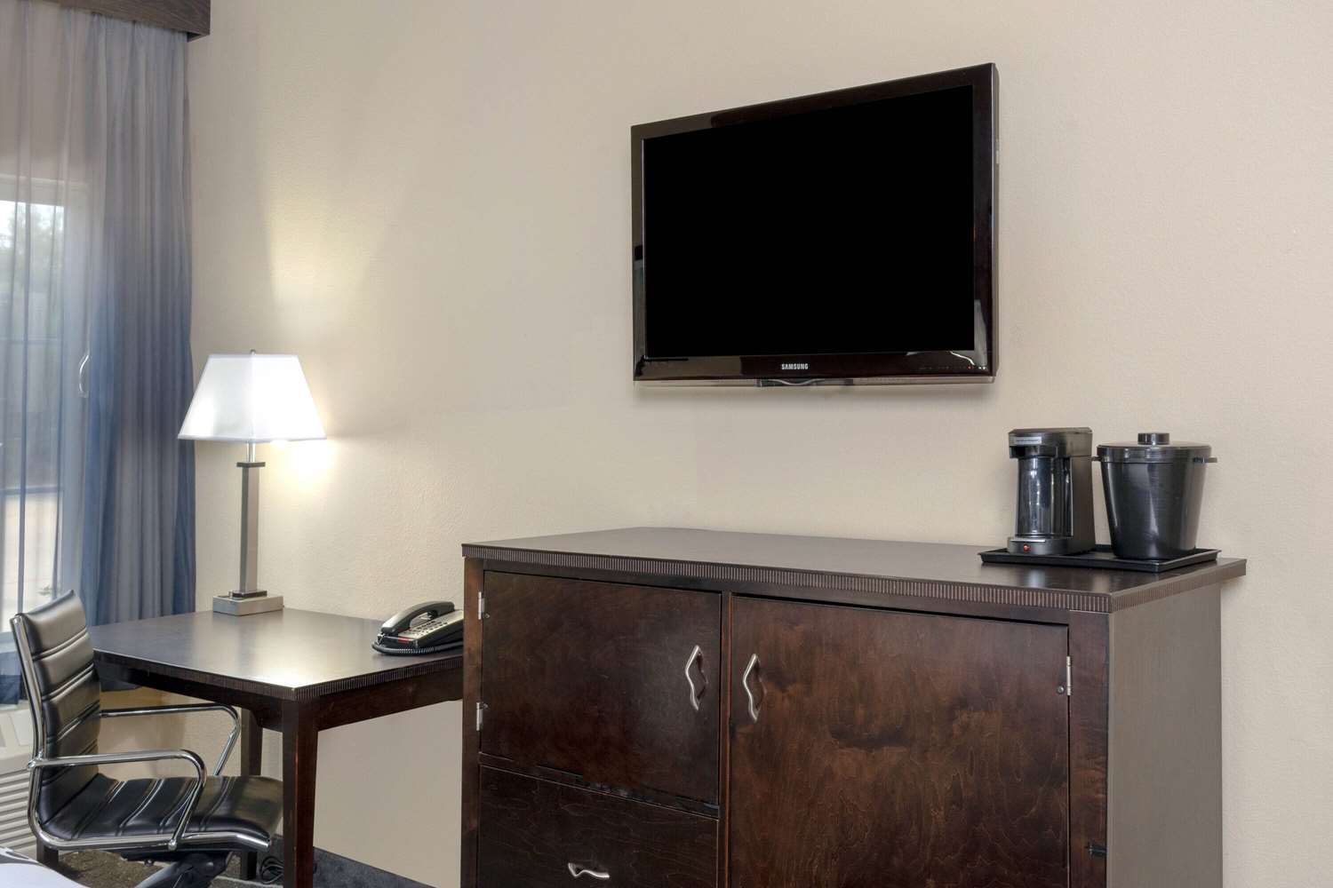 La Quinta Inn & Suites by Wyndham Houston Energy Corridor 53/61