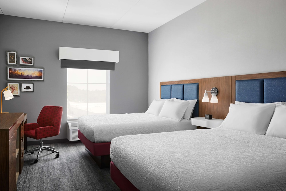 Hampton Inn and Suites Charlotte Steele Creek Road 11/35