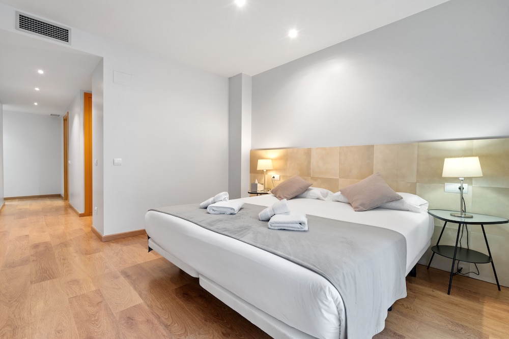 4 BEDROOMS, APARTMENT, TERRACE