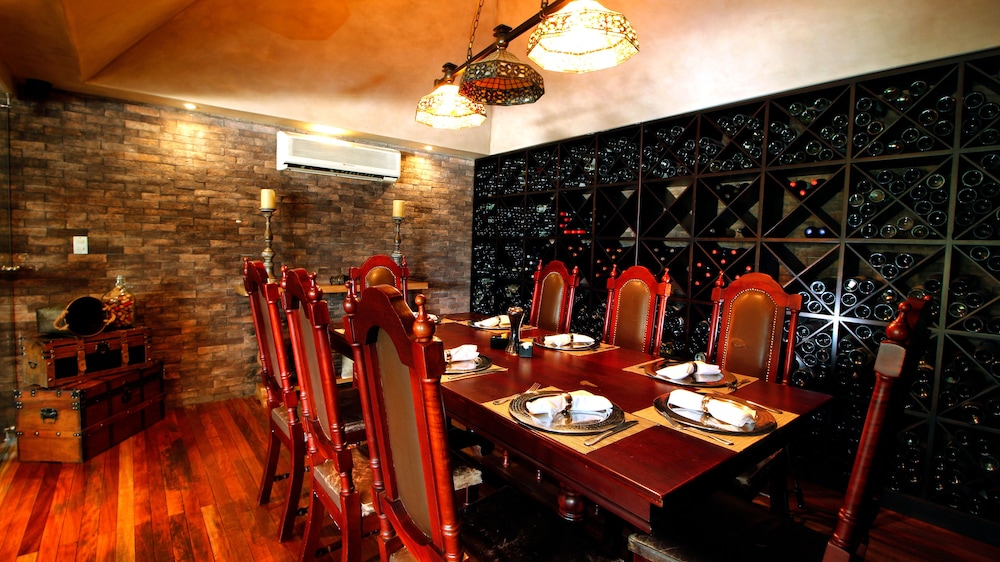 La Riviera Hotel Bed And Breakfast 35/50