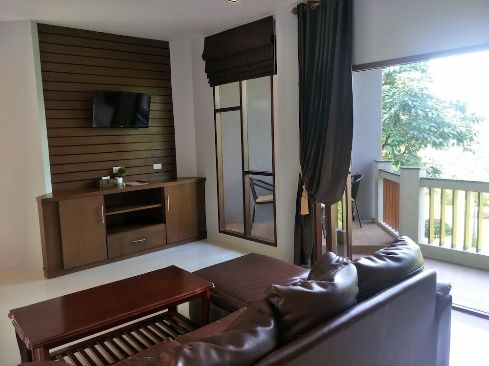 Lanta Intanin Resort 48/64