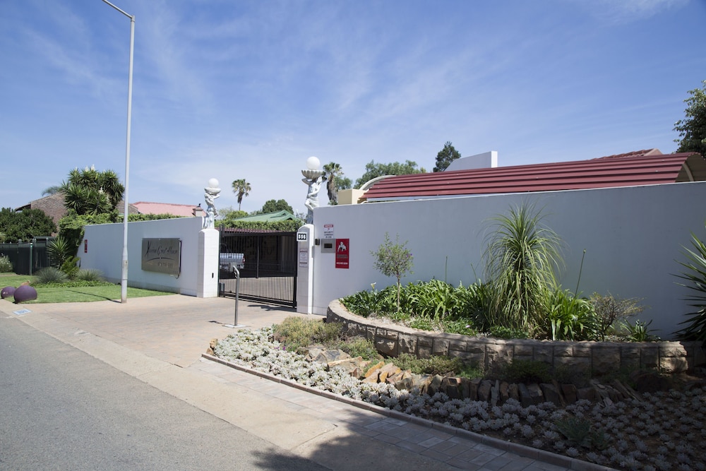 Xaviera Guest House 29/35