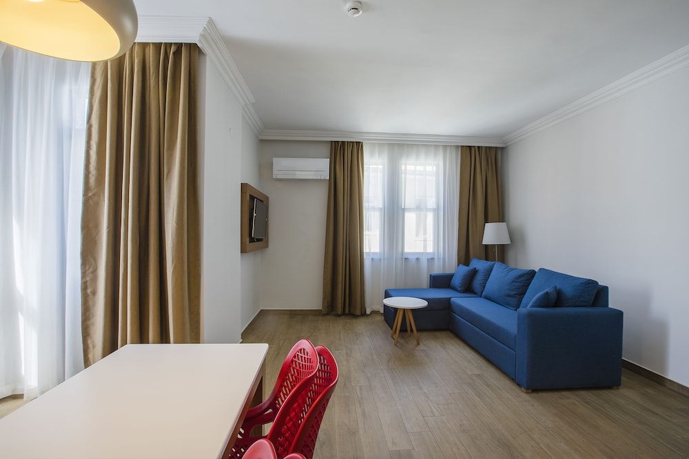 Comfort Suites 13/48