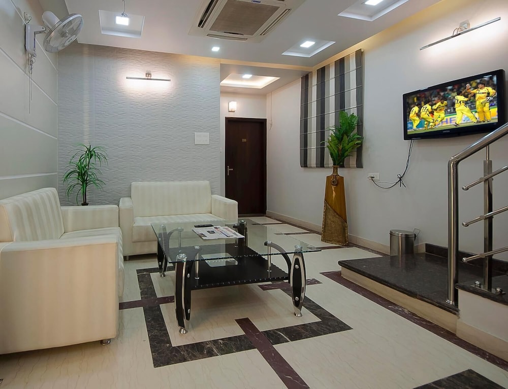 Hotel Central Residency 38/39