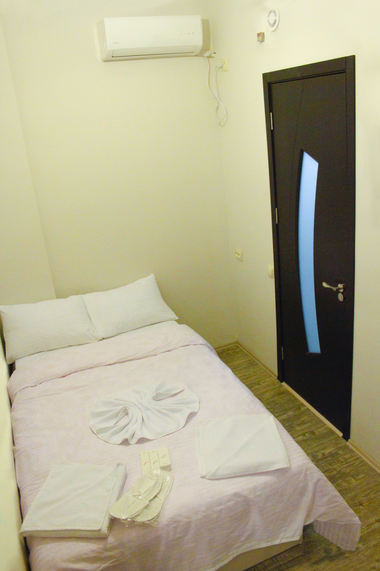 ECONOMY, DOUBLE BED