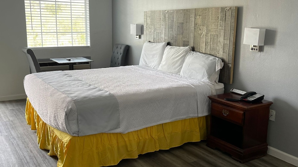 Evergreen Inn 18/50