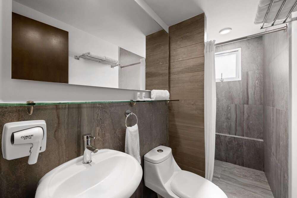 Ramada by Wyndham Tampico Centro 55/56