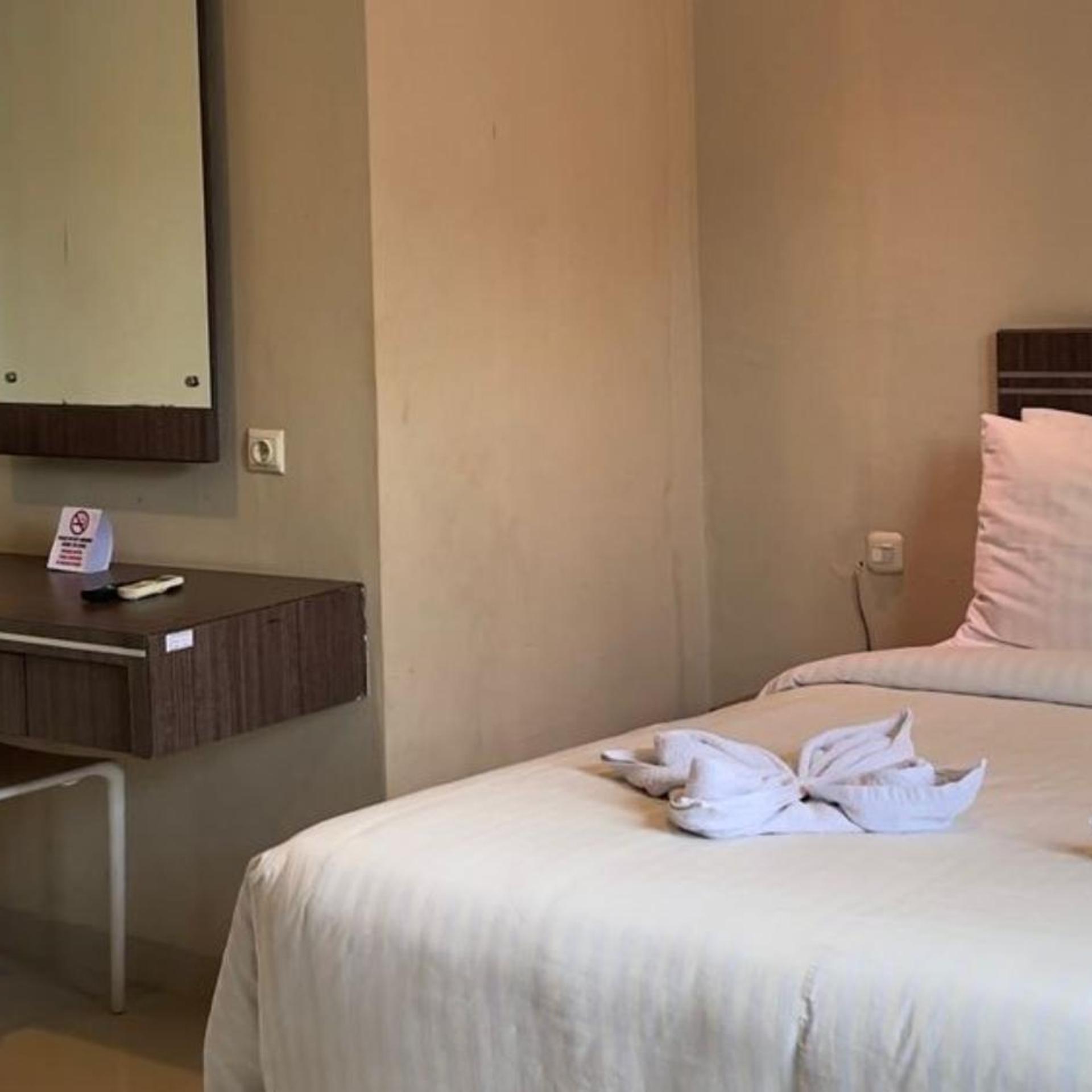 LJ Hotel Sriwijaya 16/19