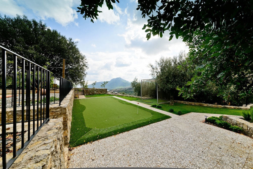 Dionysos Hotel 56/62
