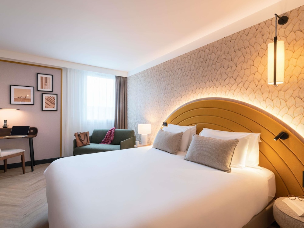 MERCURE Chartres Est 25/65