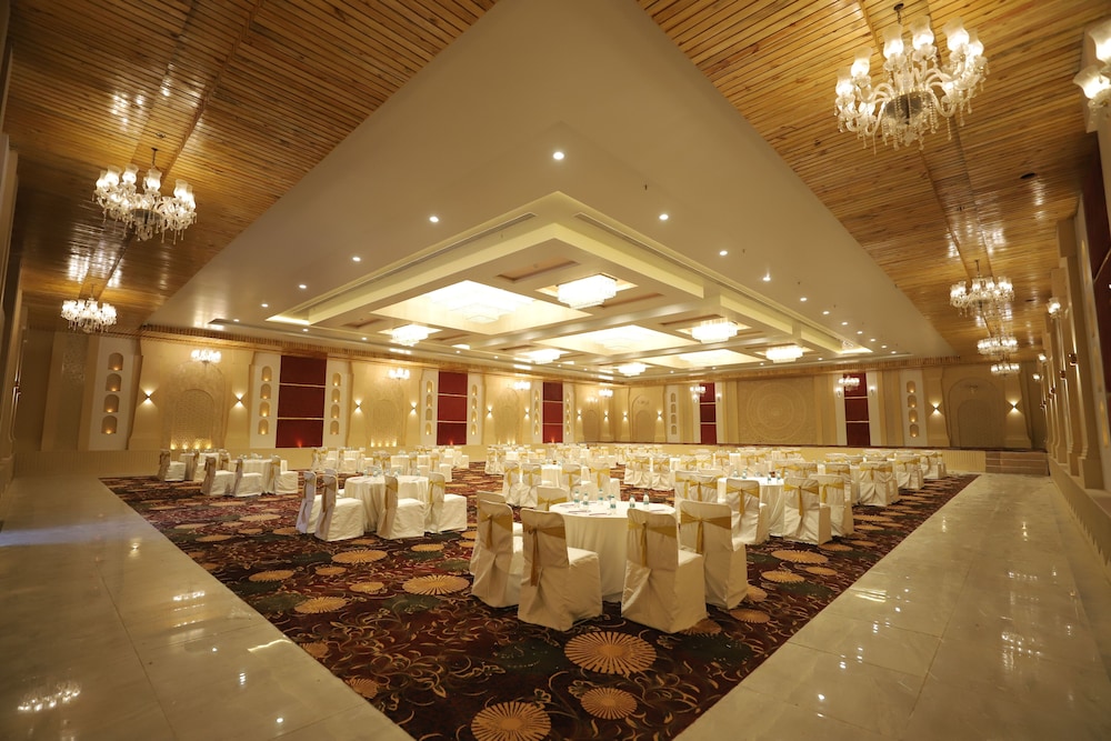 Essentia Luxury Resort & Spa Udaipur 32/61