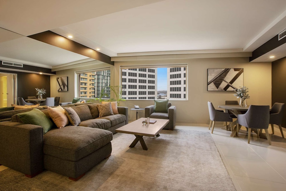 PARKROYAL DARLING HARBOUR 48/73