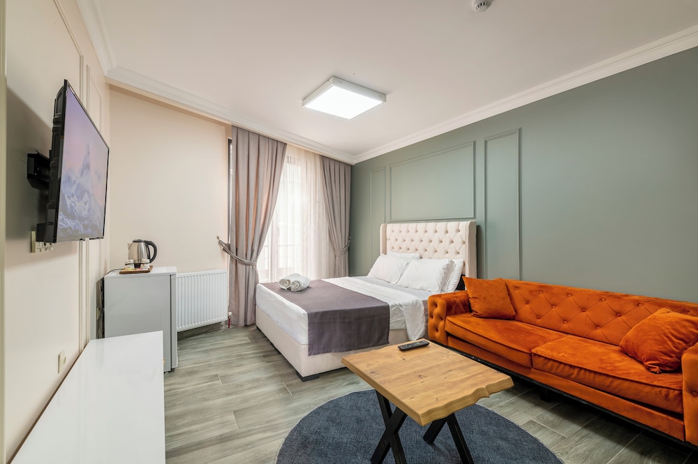 Royal Luxury Hotels & Suites 16/44