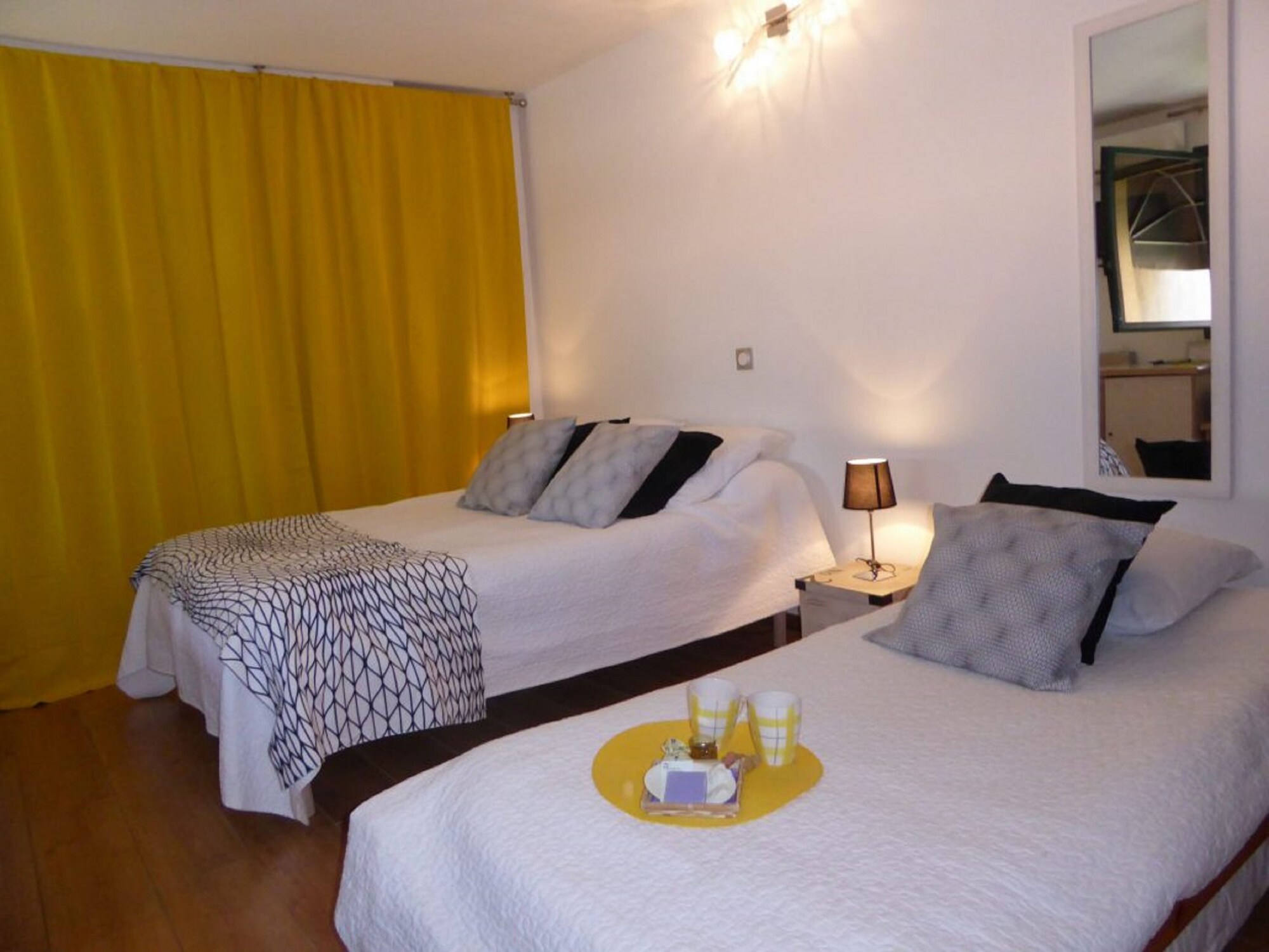 Room, Triple, 1 Queen and 1 Single Bed