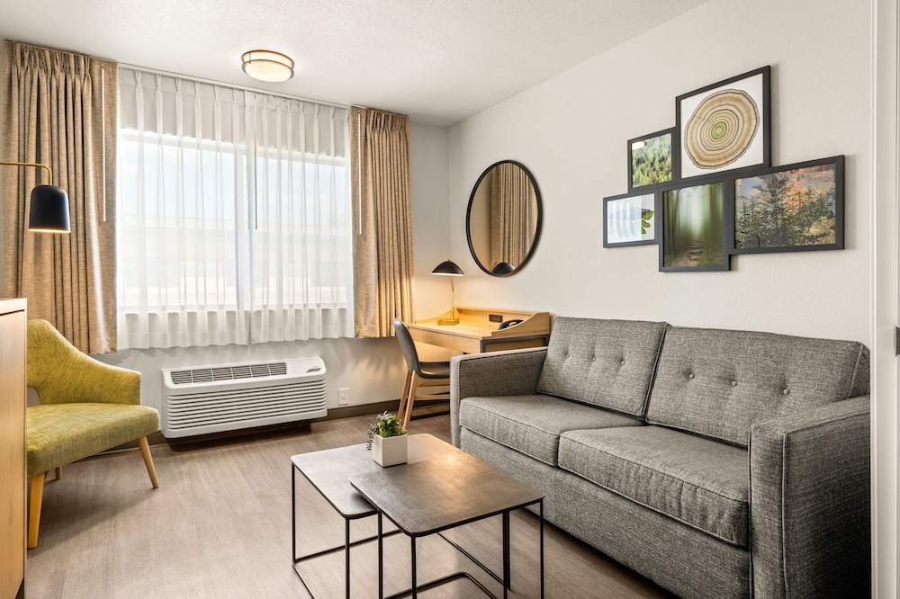 Oxford Suites Redding 40/64