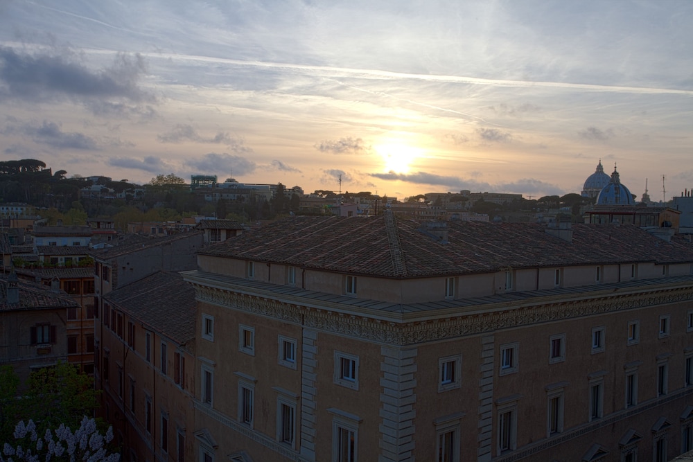 Navona Queen Rooftop 4/73