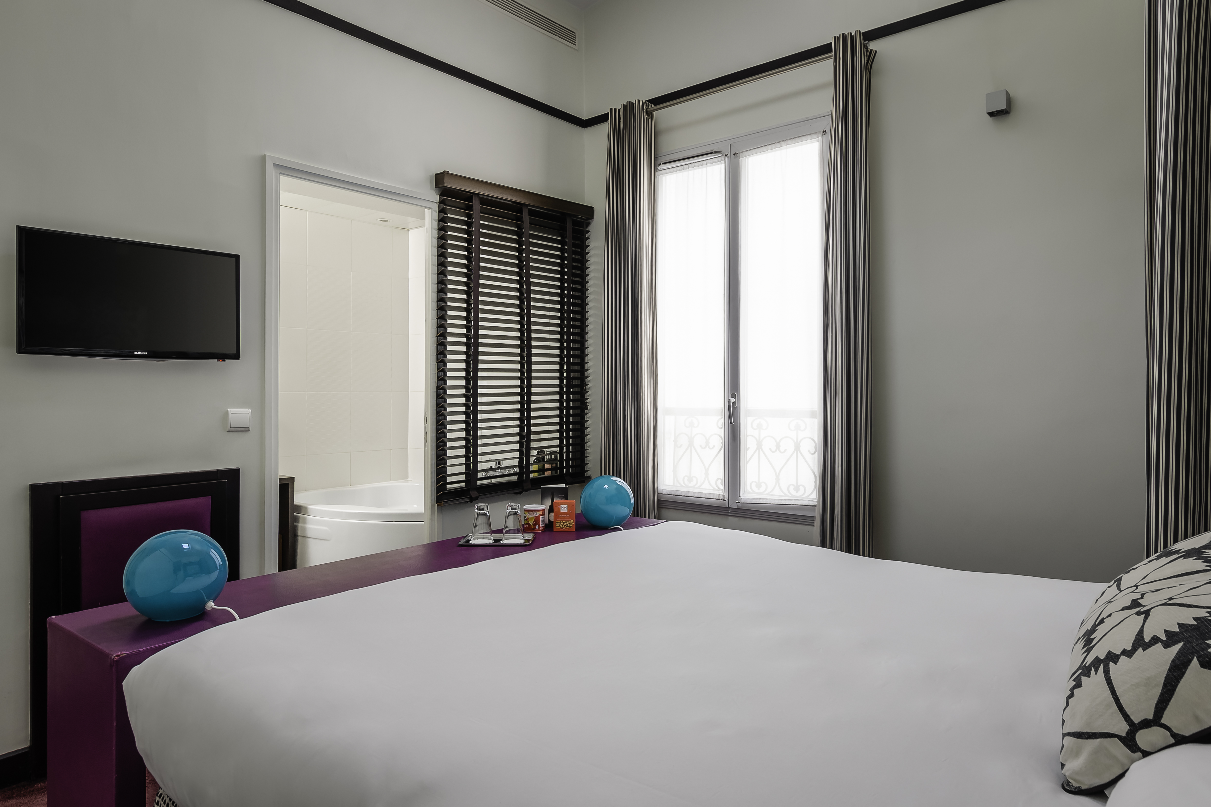 Deluxe, Double Bed