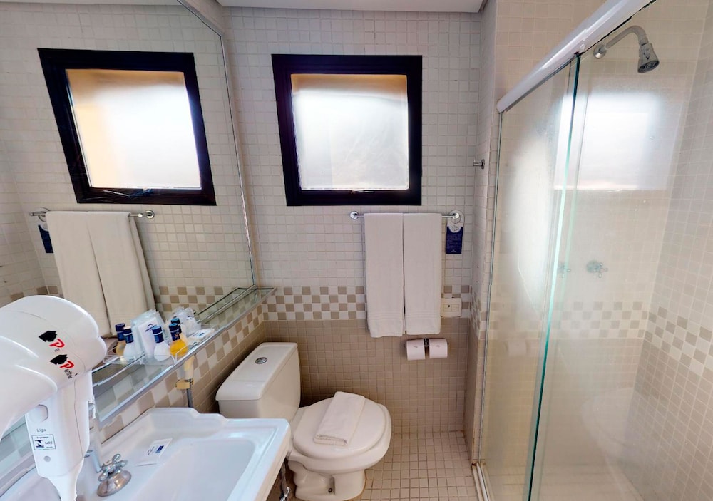 Estanplaza International 48/49