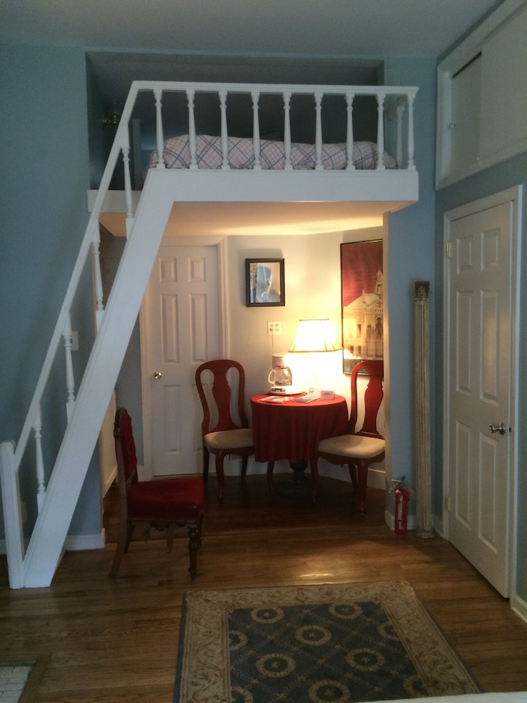 Incentra Village Guest House 34/50