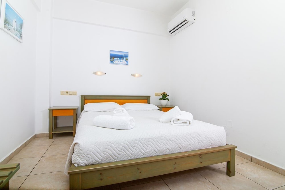 Dionysos Apartments And Studios 14/61