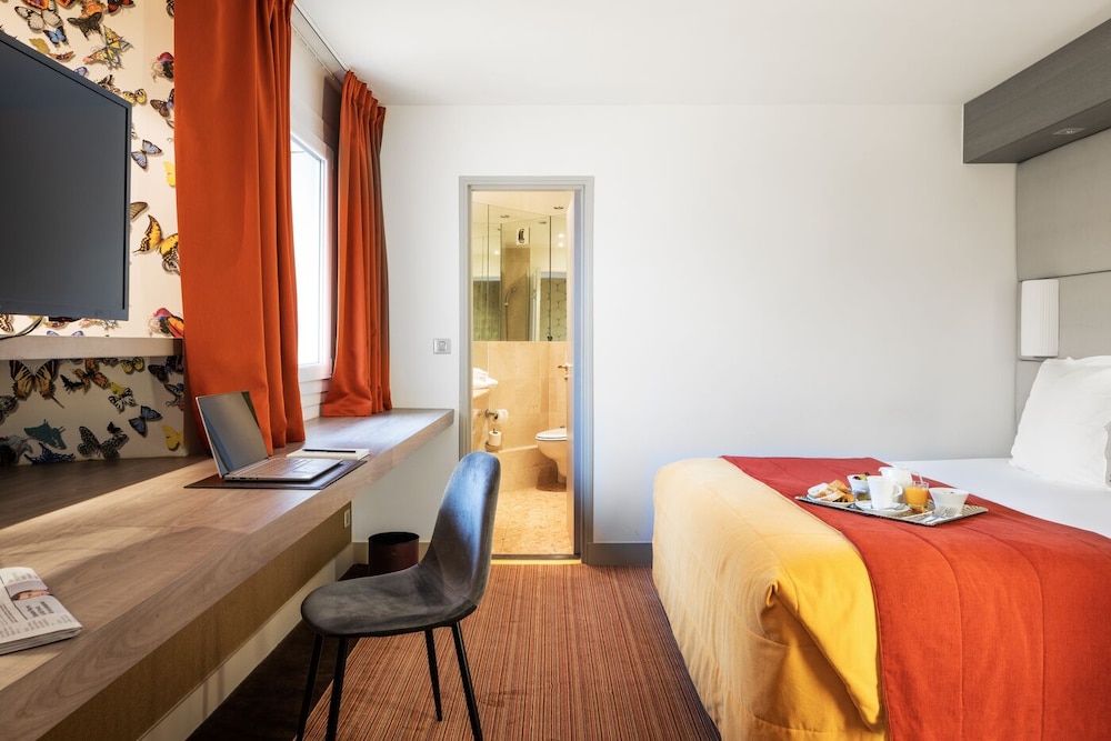 Paris Neuilly Hotel 52/64