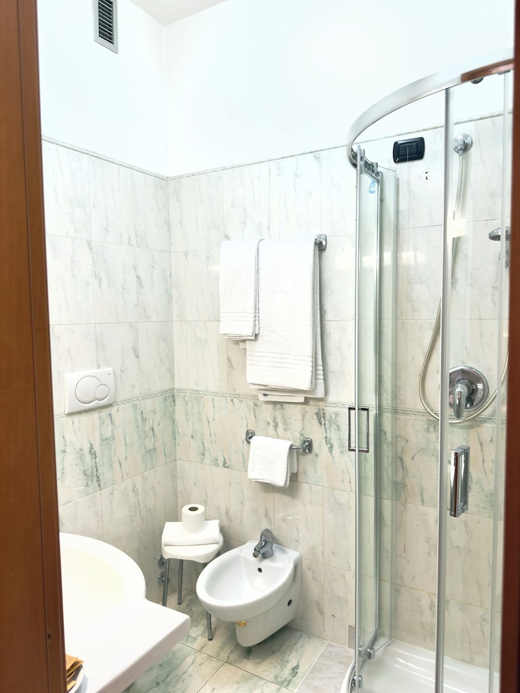 غرفة ثلاثية بثلاثة أسرّة بحمام خاص، Hotel Molise 2 8/10