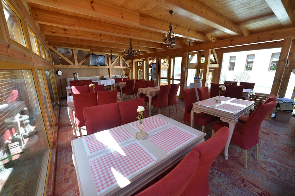 Noblesse Boutique Hotel 50/57