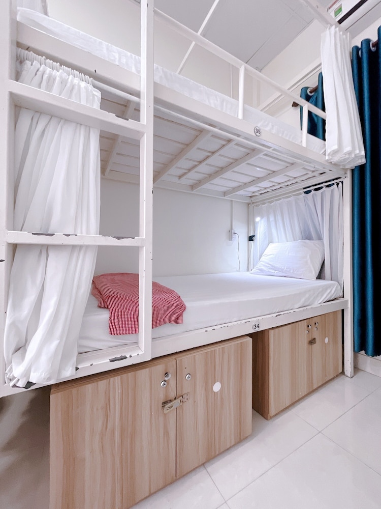Amy 2 Hostel 16/29