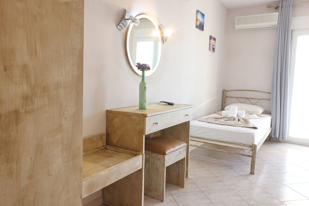 Summer Dream Hotel 50/50