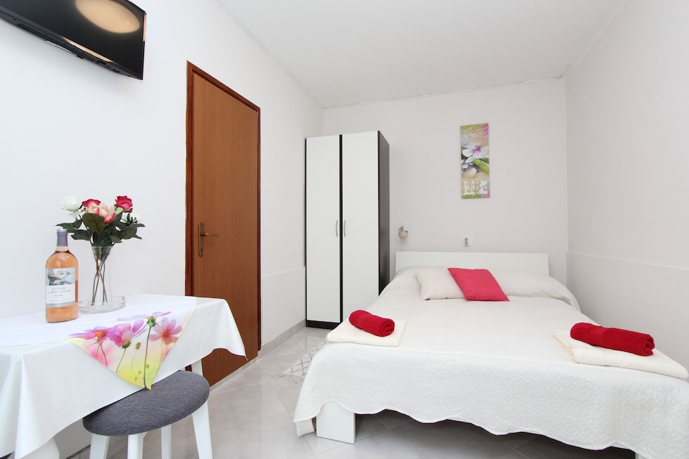 APARTMENT DIVNA 19/66