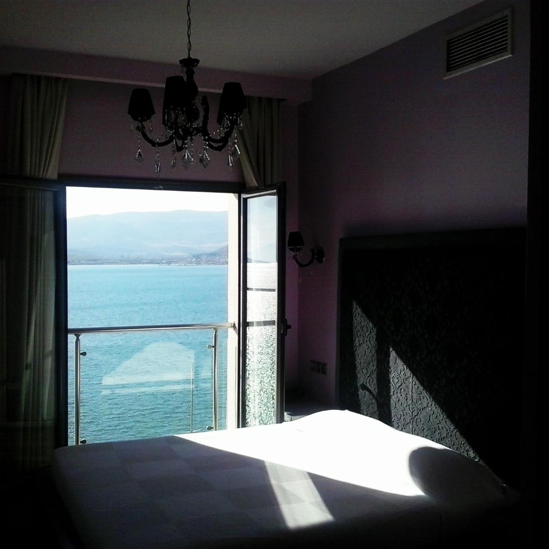 Suite, Sea View