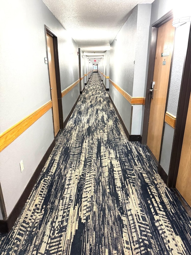 AmericInn by Wyndham Ames 4/49