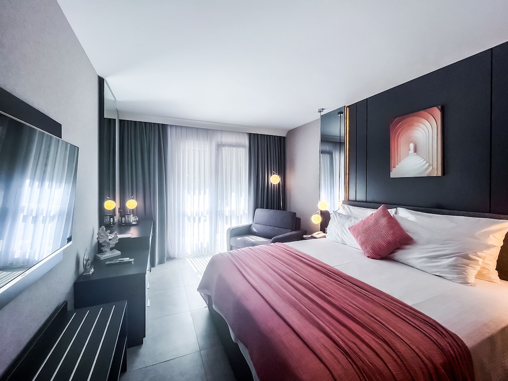 DELUXE, DOUBLE BED