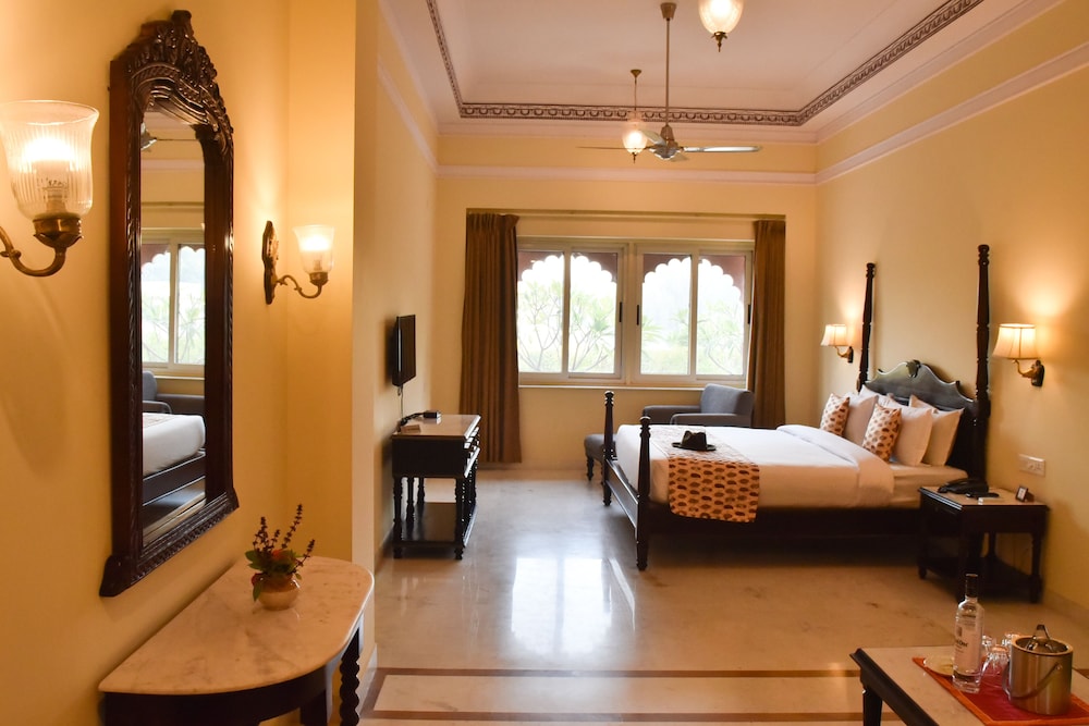 Umaid Lake Palace 19/50