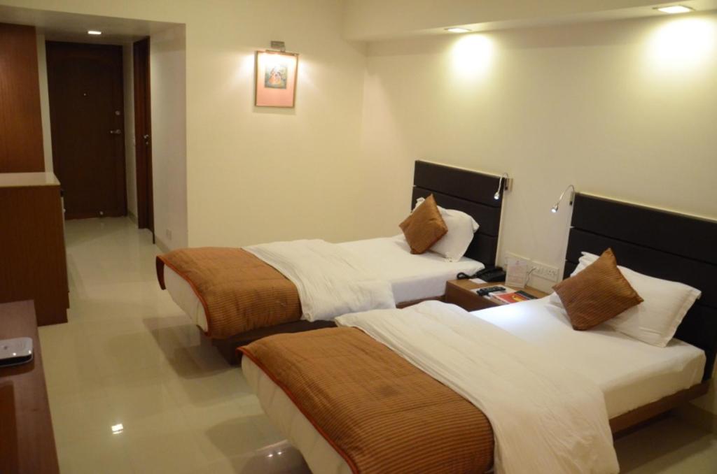 Hotel Yuvraj 3/35