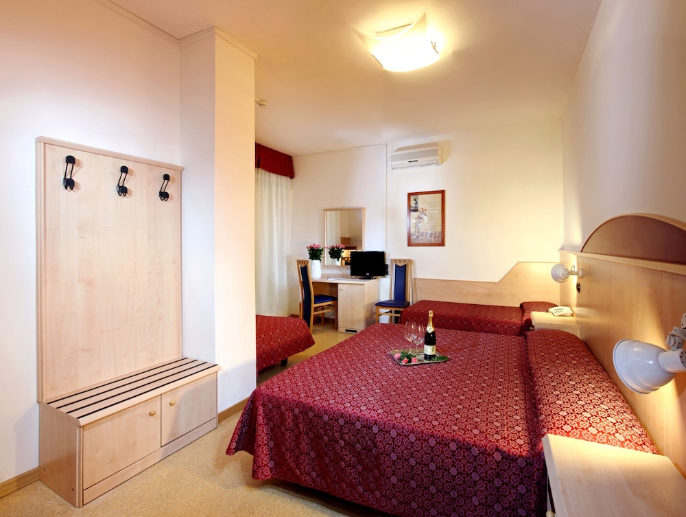 Regina Hotel 13/31