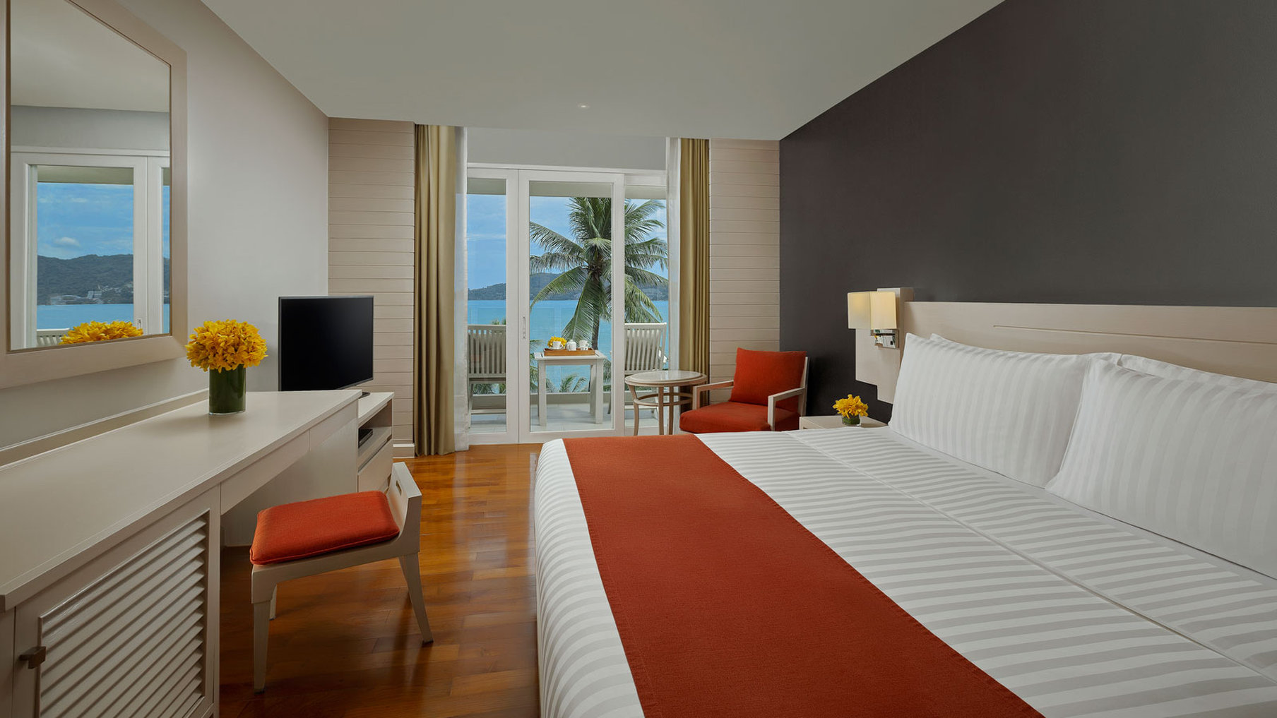 SUPERIOR, KING BED, BALCONY