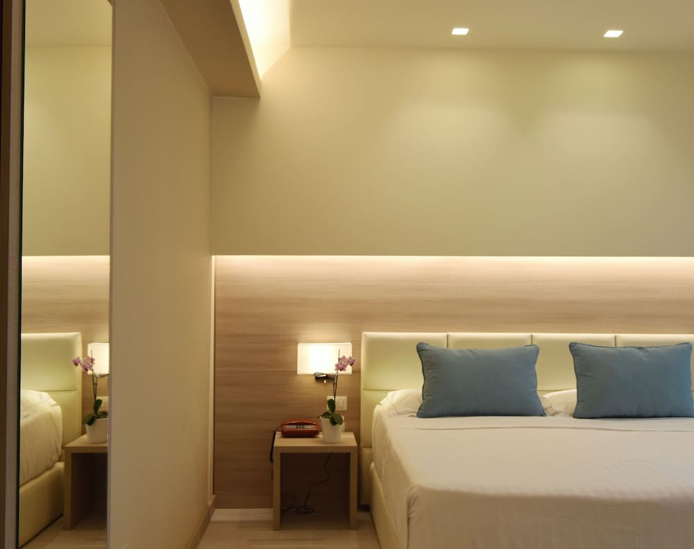 SUPERIOR, DOUBLE OR TWIN BED, CITY VIEW, BALCONY