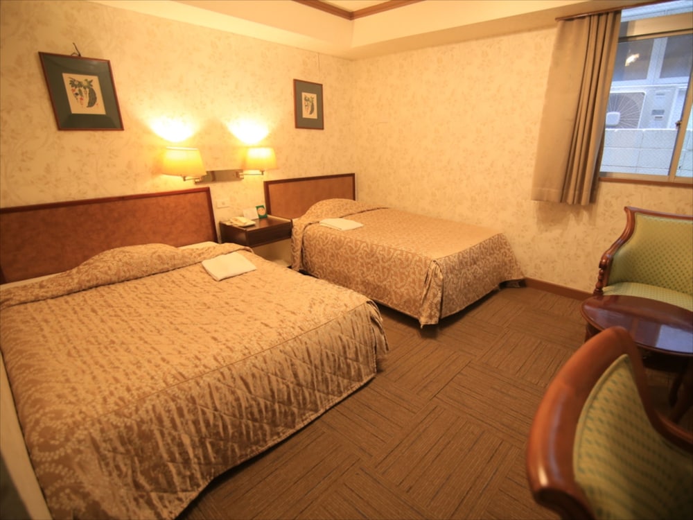 Sunrise Hotel 12/68