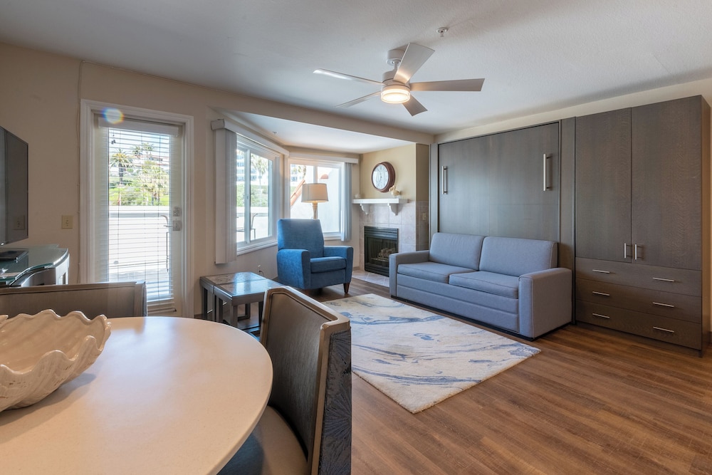 San Clemente Cove 28/55