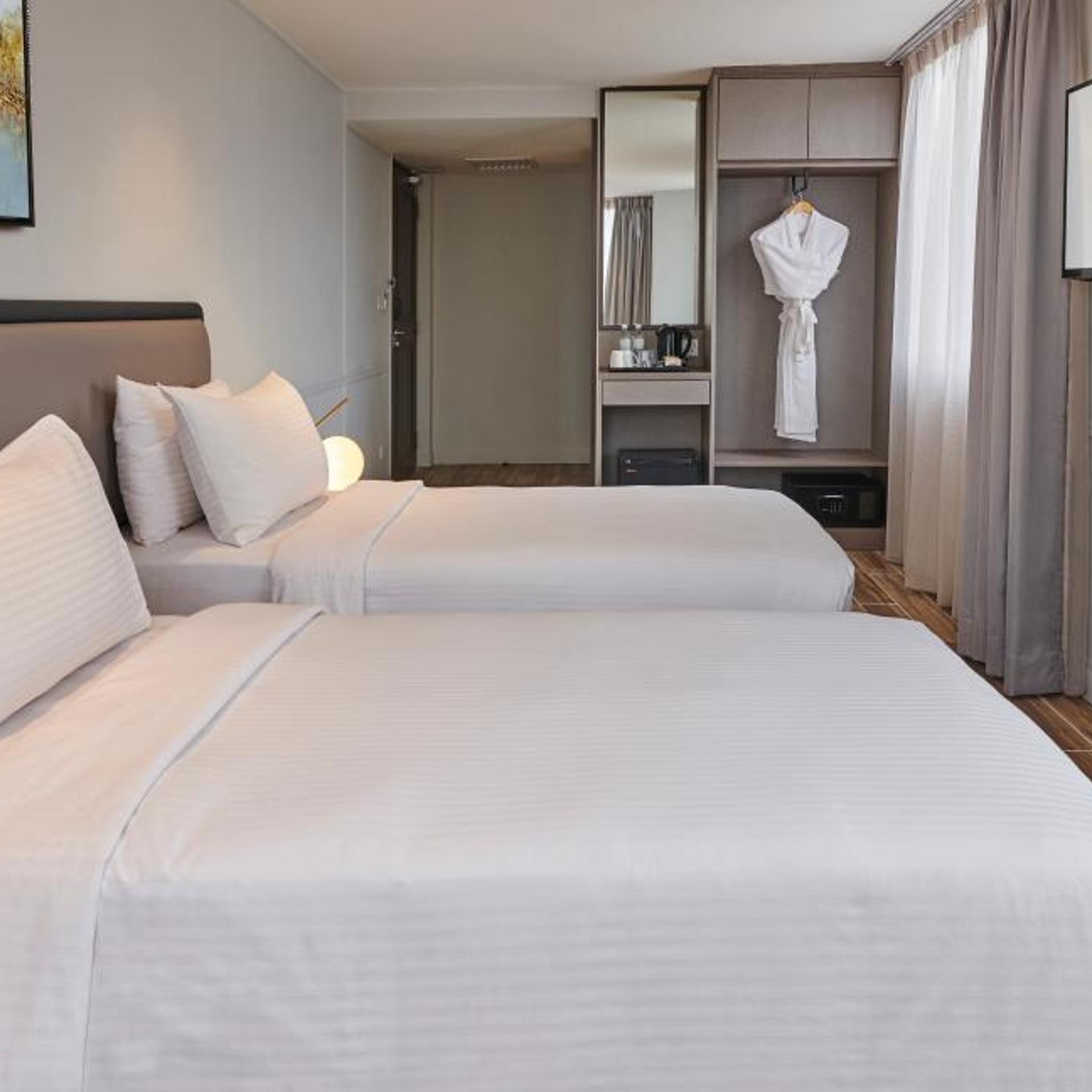 J-Hotel By Dorsett 5/36