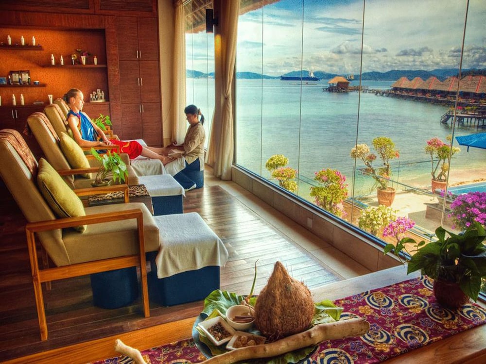 Gayana Marine Resort 47/71