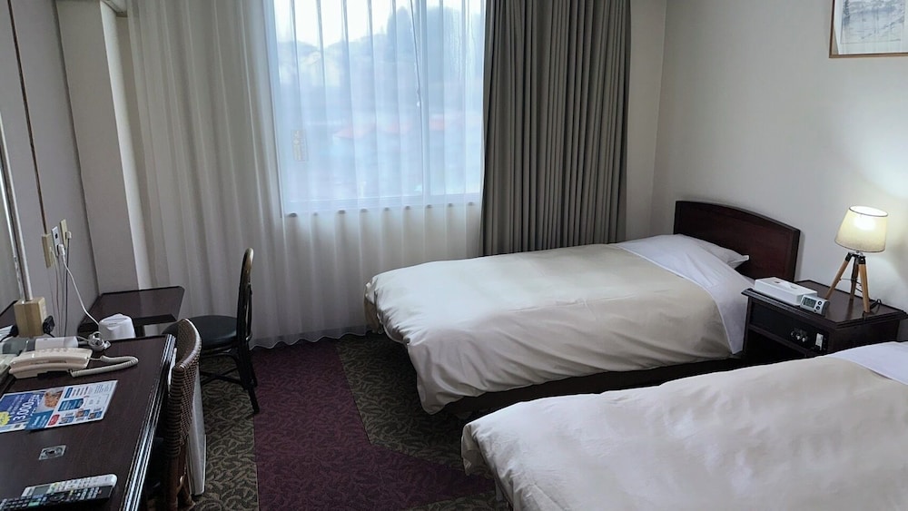 Hotel Crown Hills Miyoshi 6/40
