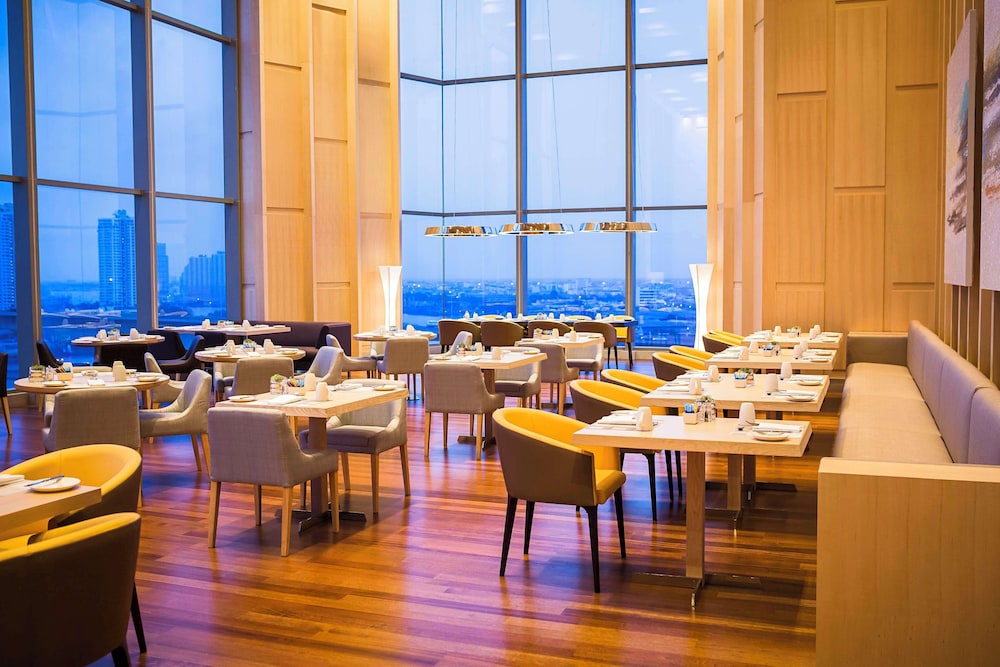 Avani Riverside Bangkok Hotel 49/72