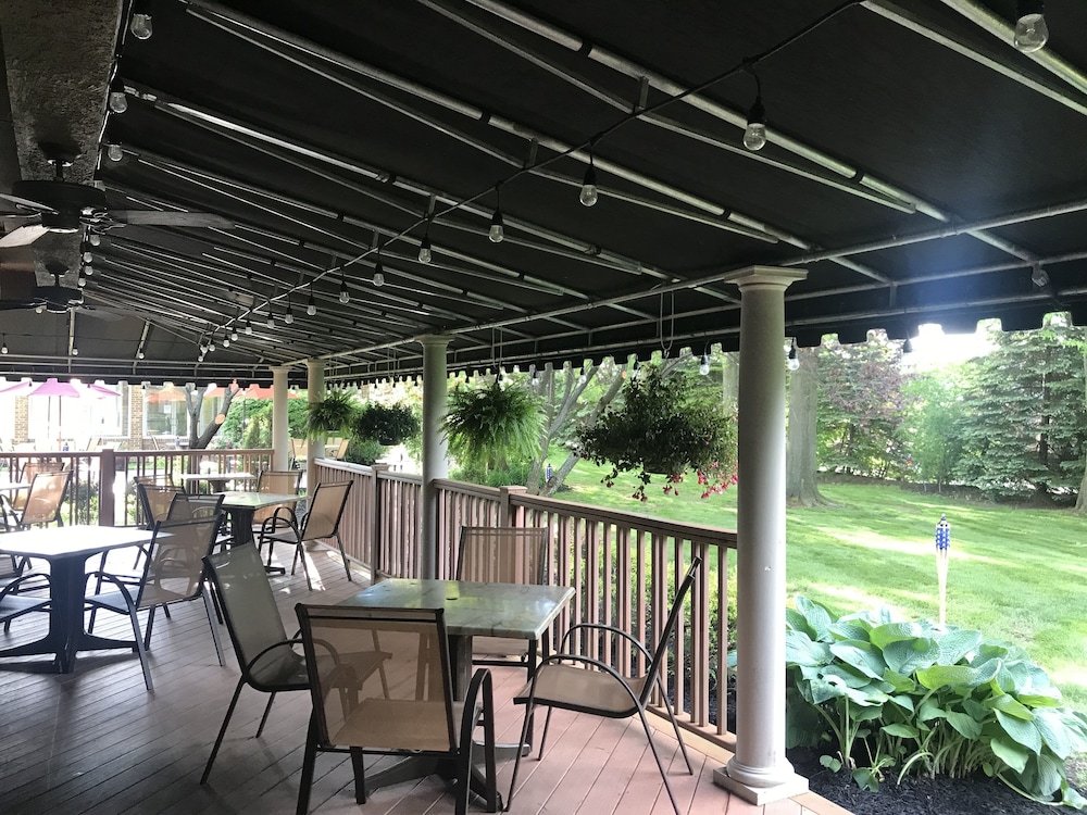 Holiday Inn Cleveland-Mayfield 59/76