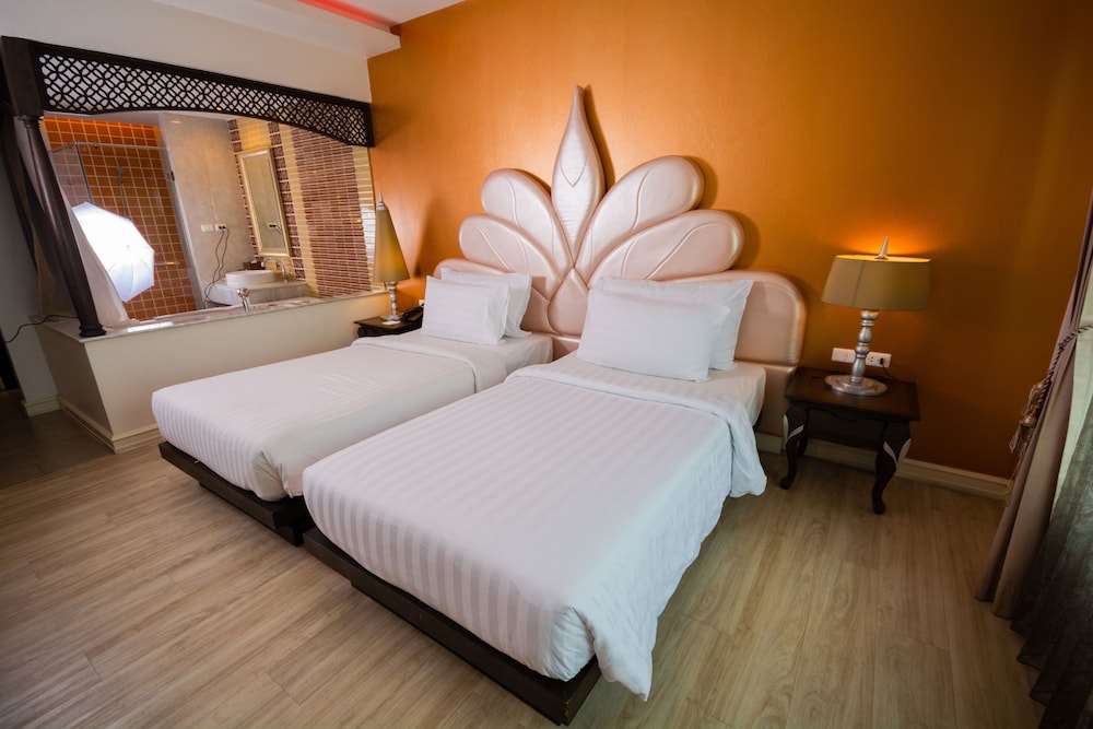 غرفة ديلوكس بسريرين منفصلين بحوض جاكوزي، Chillax Resort 2/5
