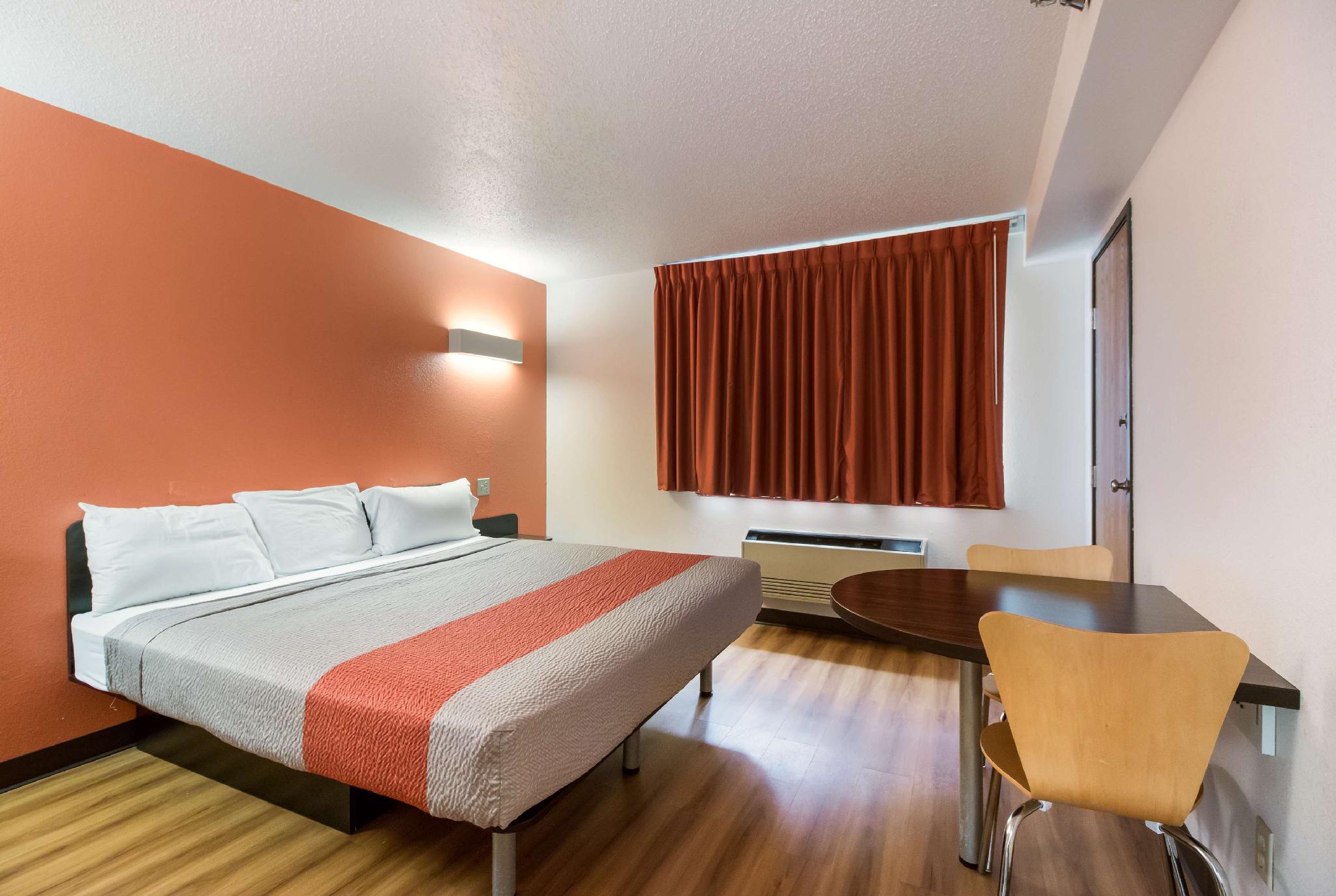 2 Full Beds - Non-Smoking