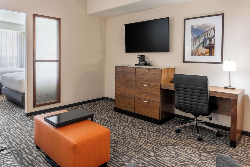 Drury Plaza Hotel Dallas Arlington 45/50