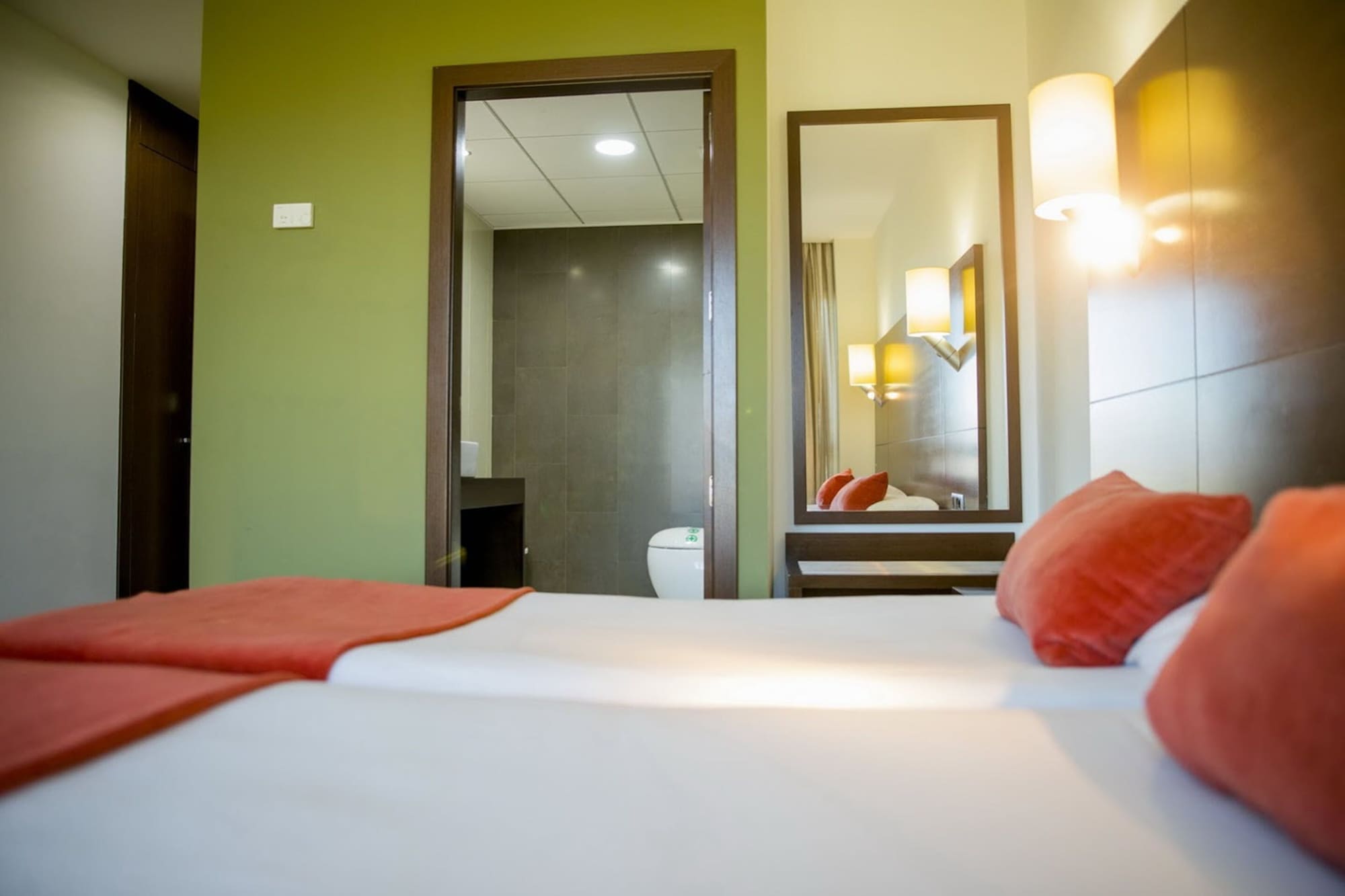 Room, Twin Beds